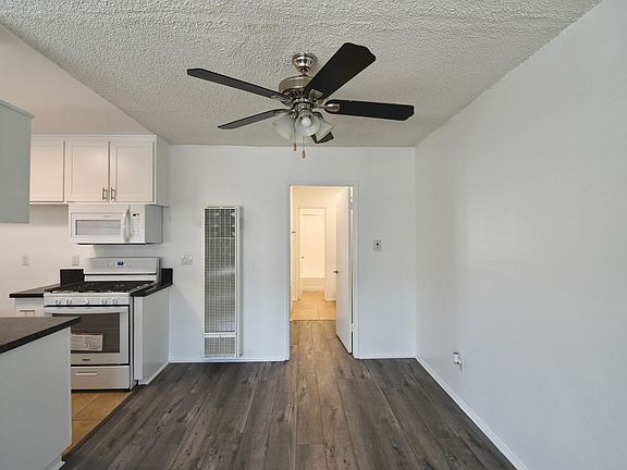 4th image of 14142 Victory Blvd APT 201