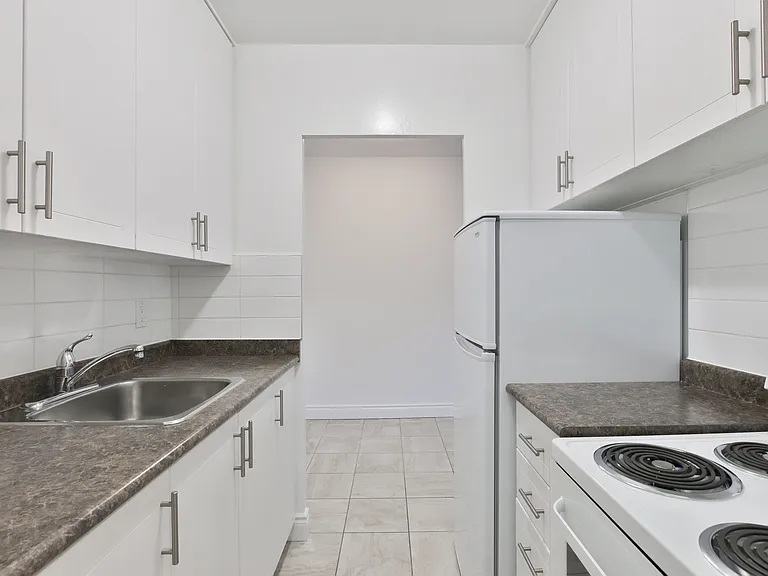 494 Avenue Rd #B — Photo 12