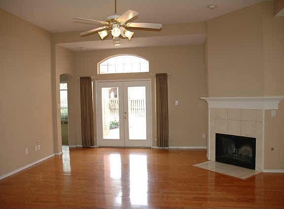 1434 Comanche entry and living room