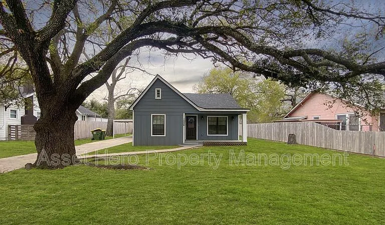 1006 Cedar St — Photo 11