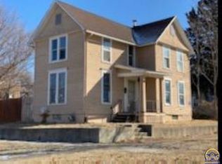 722 SW 8th Ave, Topeka, KS 66603