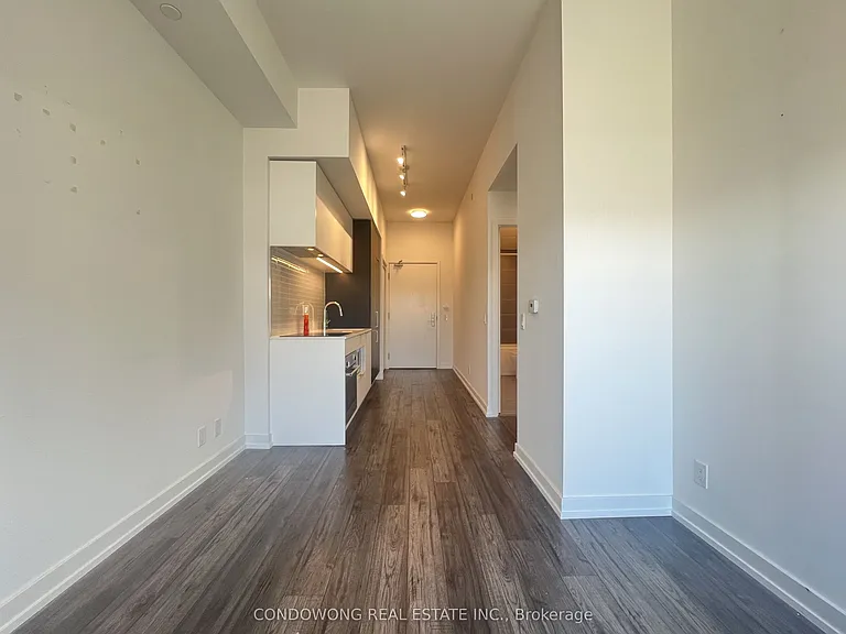 33 Helendale Ave #1111 — Photo 3