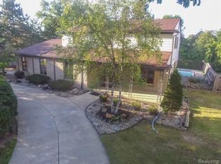 22980 Kenwyck Dr, Southfield, MI 48034