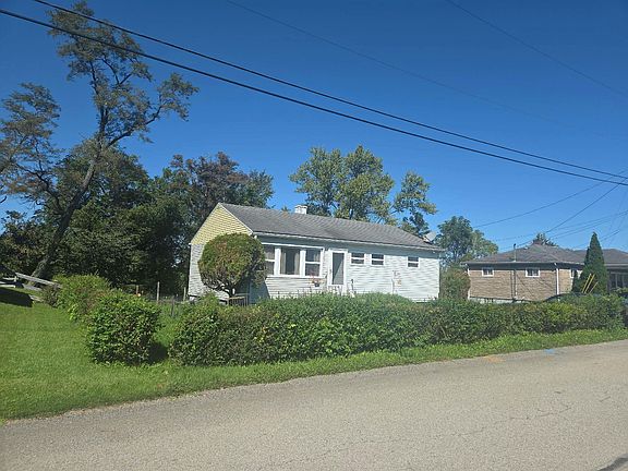 3rd image of 340 McDonald Dr