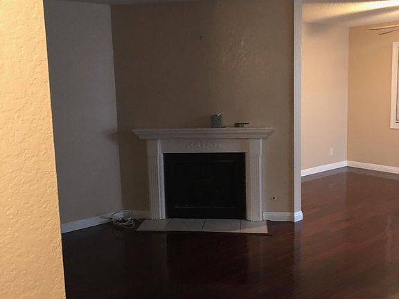 3rd image of 639 W Point O Woods Dr