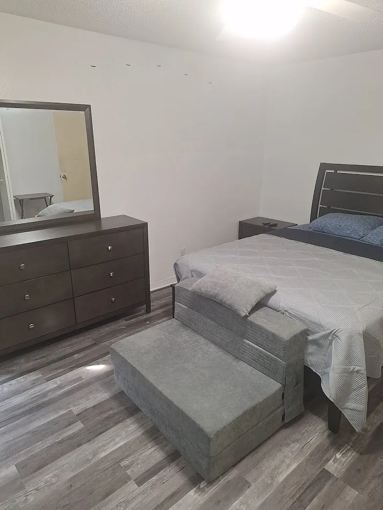1 bed, 2800 sqft, $900 — Photo 2