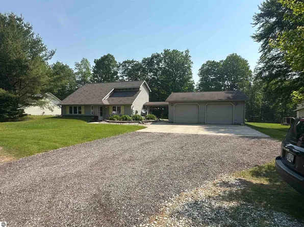 478 Donnet Ct, Clare, MI 48617