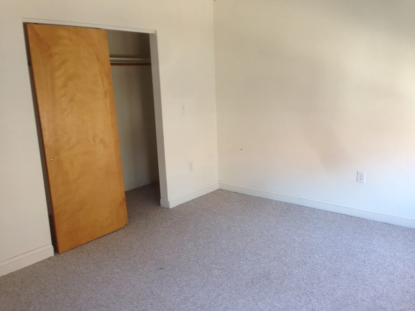 325 W Broad St — Photo 4