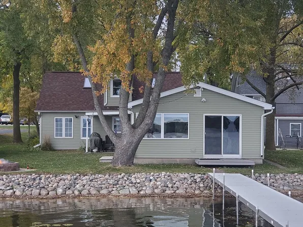 544 N Cogswell Dr, Silver Lake, WI 53170