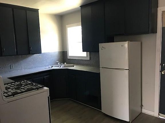 3rd image of 936 Cedar St