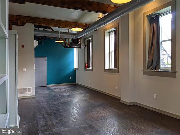 4th image of 2111 E Susquehanna Ave APT 2A