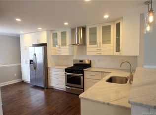 49 Stratton Way, Branford, CT 06405