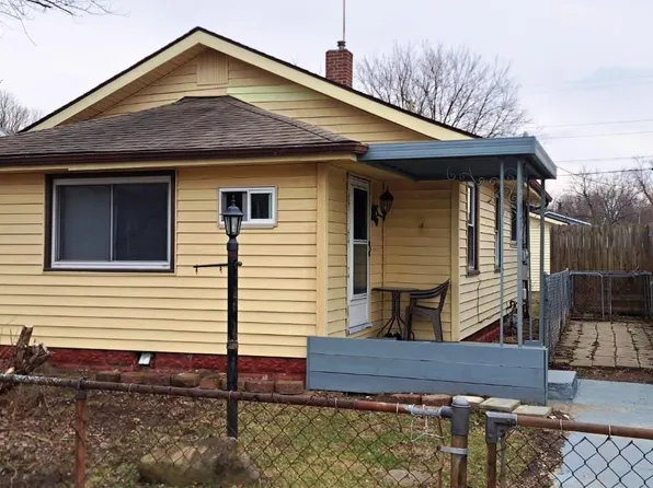 907 W 14th St, Muncie, IN 47302