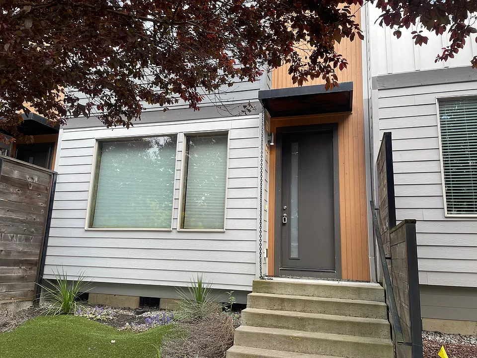 124 N 43rd Pl