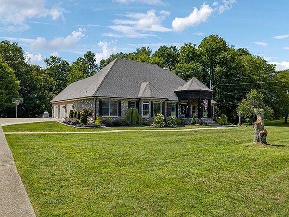 2nd image of 124 Poplar Dr