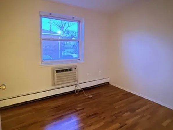 3193 Hatting Place image 8 of 10