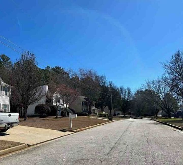Exterior Neighborhood (street photo)