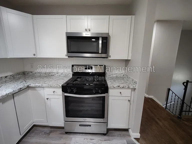 7941 NE San Rafael Dr — Photo 7