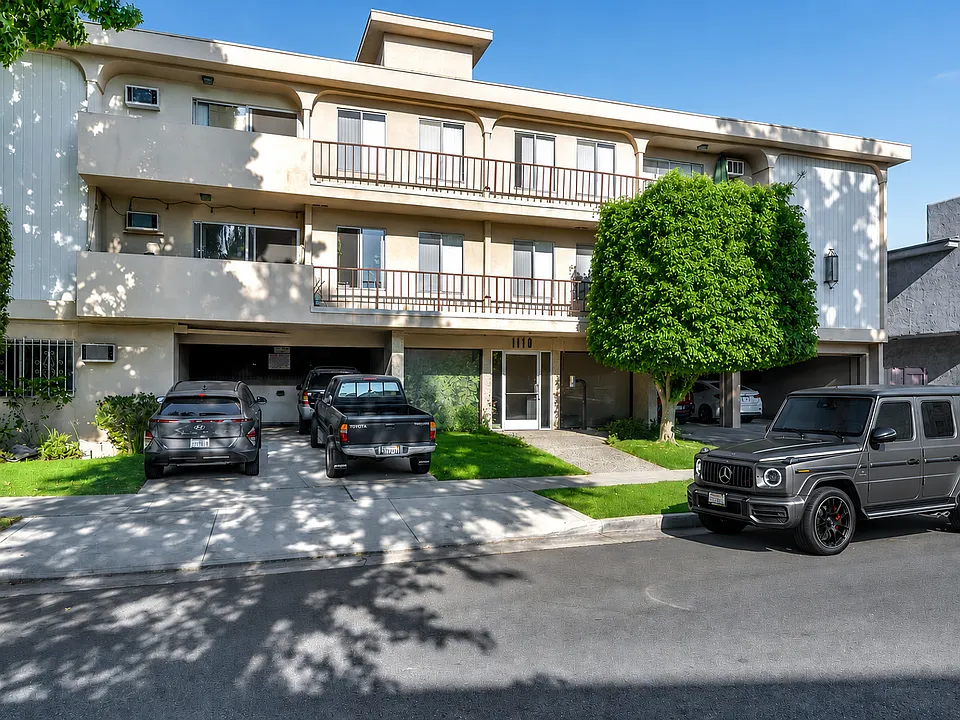 1110 S Oakhurst Dr