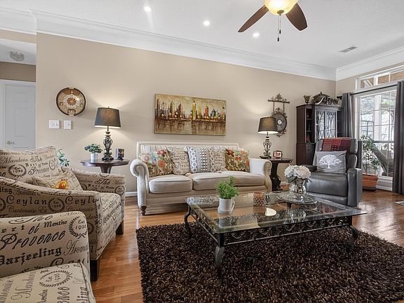 4th image of 144 Stratford Cir