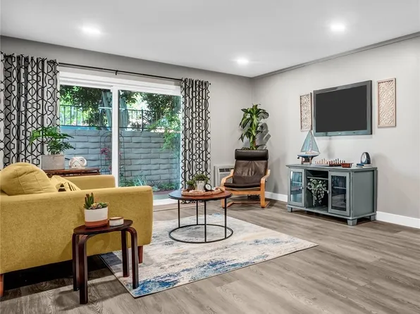 1000 W Macarthur Blvd APT 46, Santa Ana, CA 92707