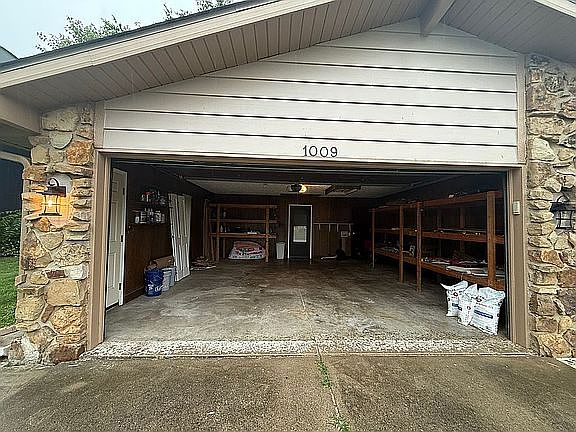 5th image of 1009 S Buckingham Rd