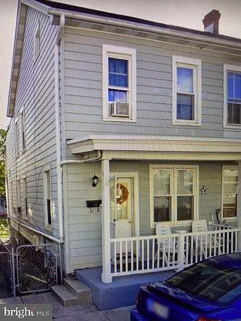 2nd image of 137 Ray St