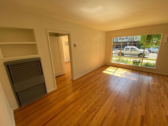 3rd image of 5750 Camellia Ave #2