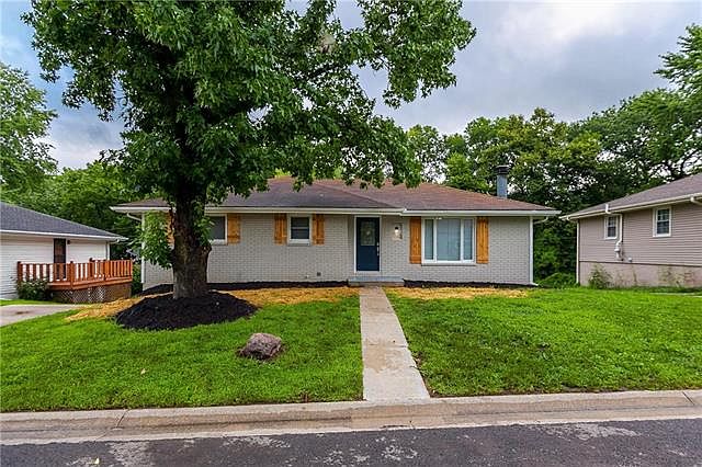 1st image of 4605 Llama Ln