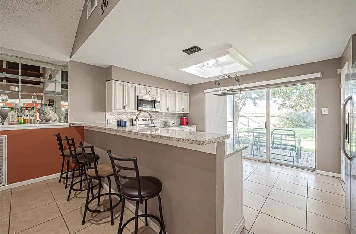 8706 Belle Glen Dr — Photo 3