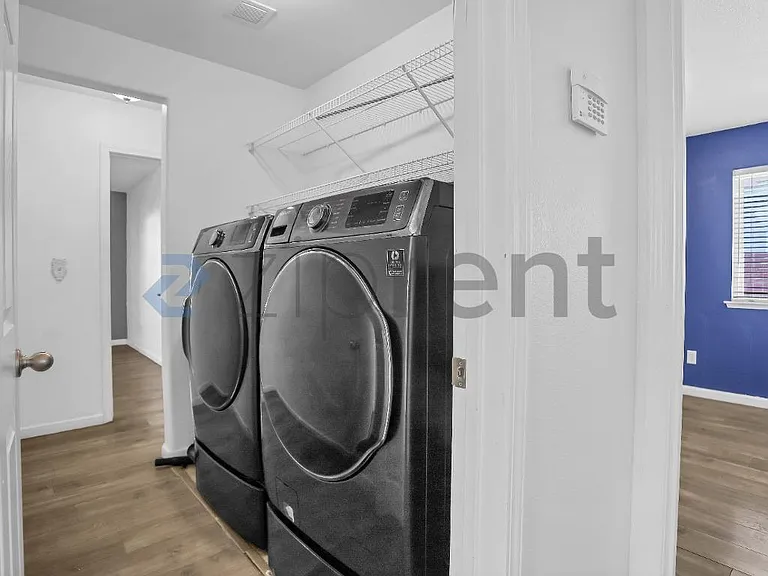 2437 N Tracy Ave — Photo 19