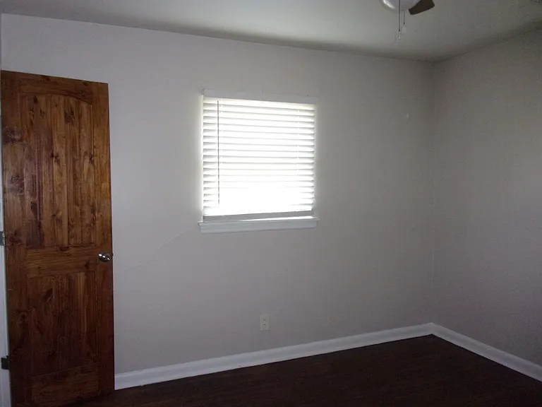 2317-1 Julia Ave — Photo 8