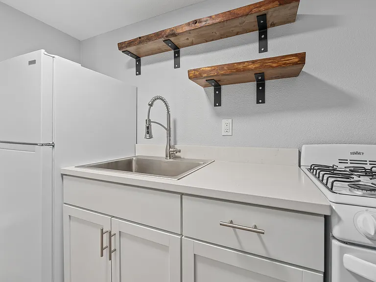 221 N Elizabeth St #3 — Photo 7
