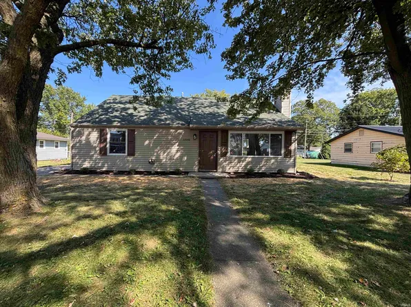 13542 Fairview Dr, Grabill, IN 46741