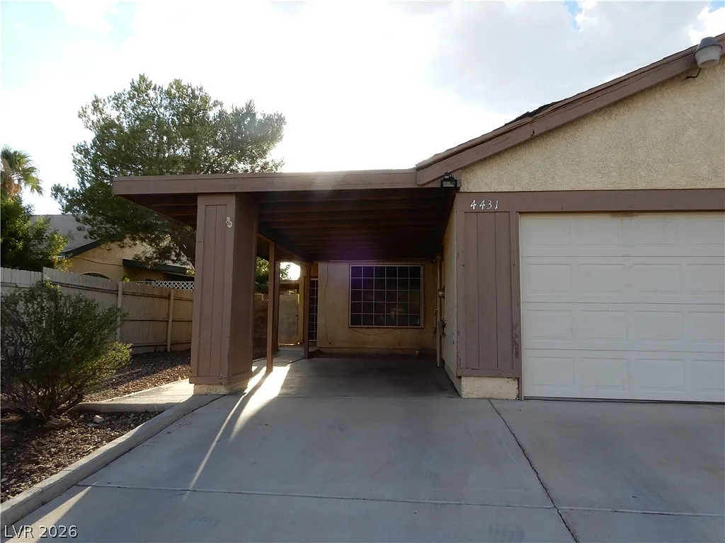 2 bed, 2.0 bath, 1024 sqft, $1,600 — Photo 1