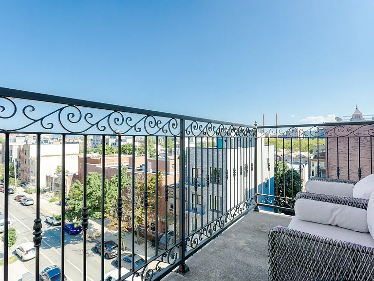 543 Brooklyn Ave #PENTHOUSE — Photo 12