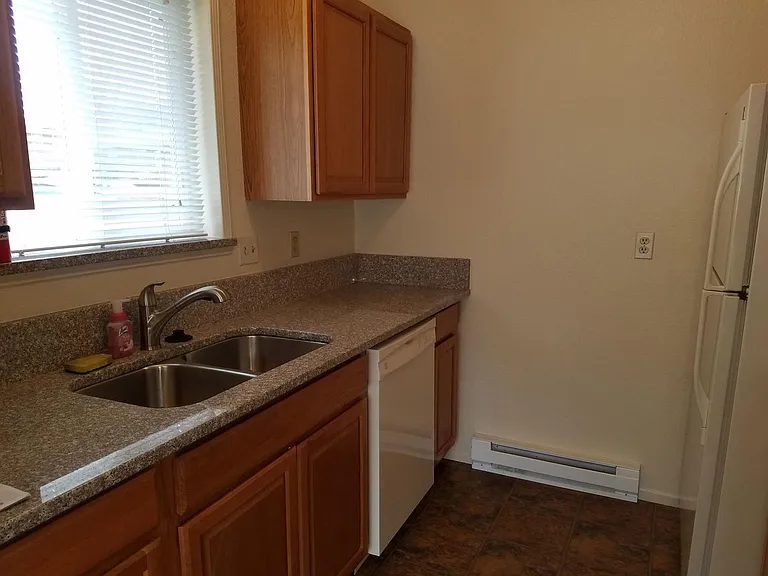 927 Cortez Ct — Photo 2