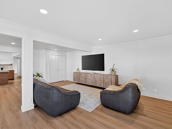 2nd image of 1202 E Mutton Hollow Rd