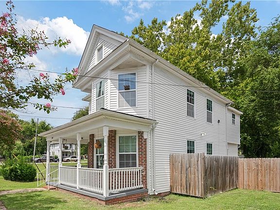 3rd image of 1044 Lindenwood Ave