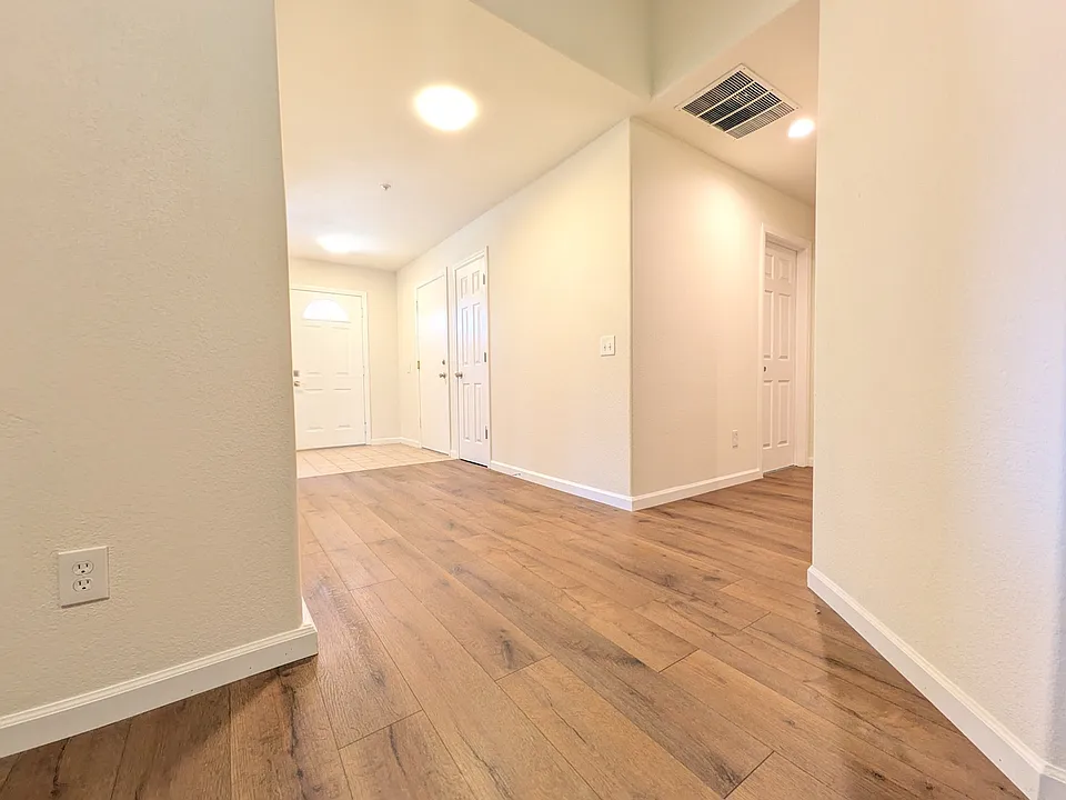 585 Hildale Cir