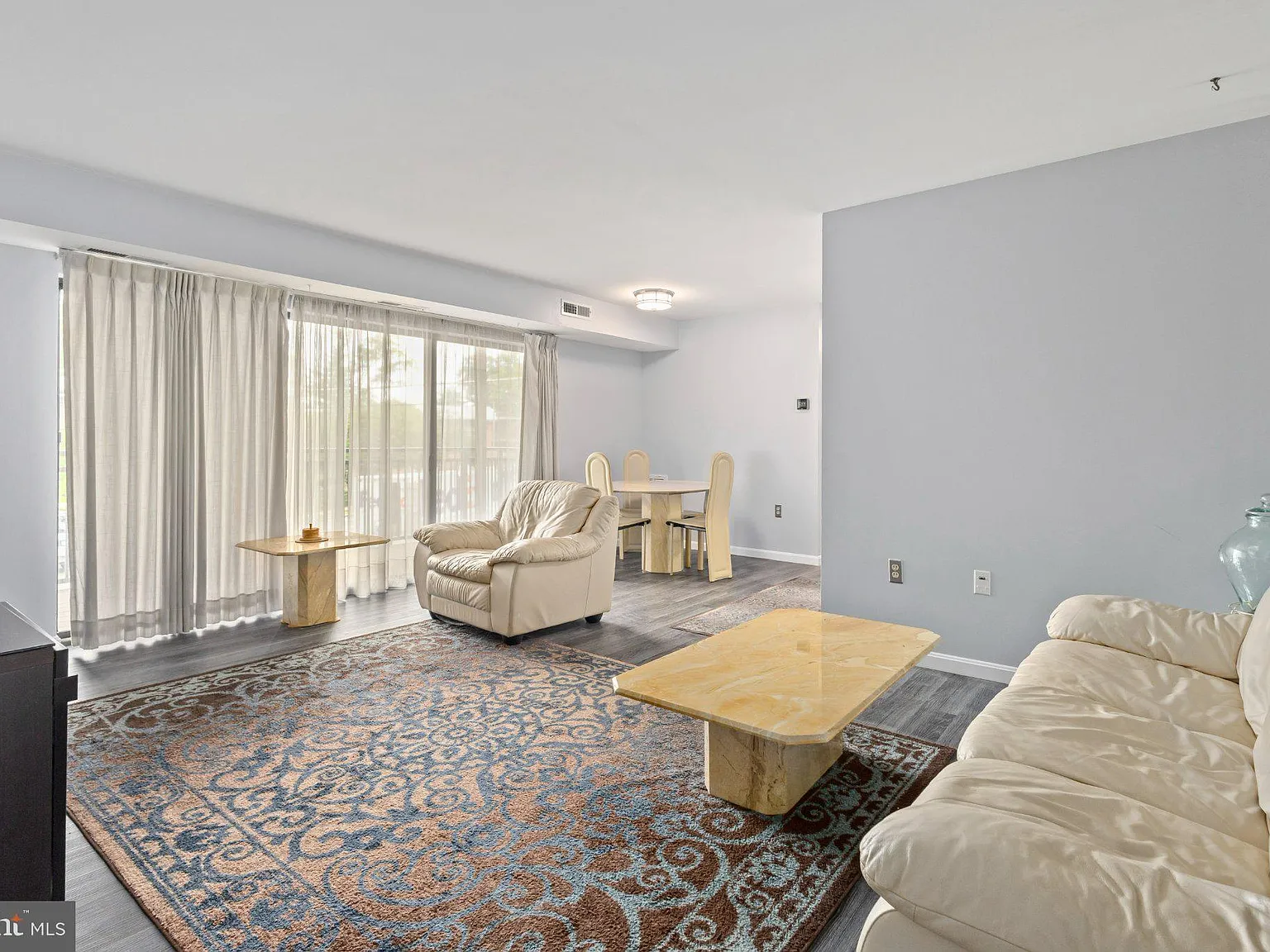 2 bed, 1.0 bath, 916 sqft, $2,250 — Photo 2