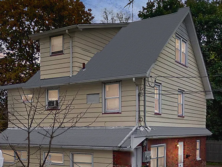 29 Locust St #1 — Photo 1