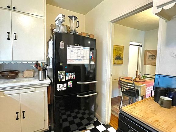 4th image of 209-211 N Tennant St #209