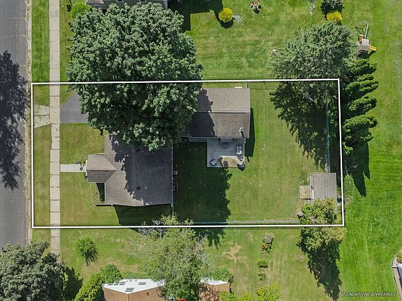 4th image of 512 Ellinwood Ave