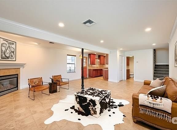 4th image of 303 33rd St