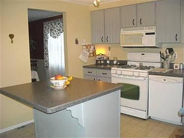 4th image of 1459 White Oak Dr NE