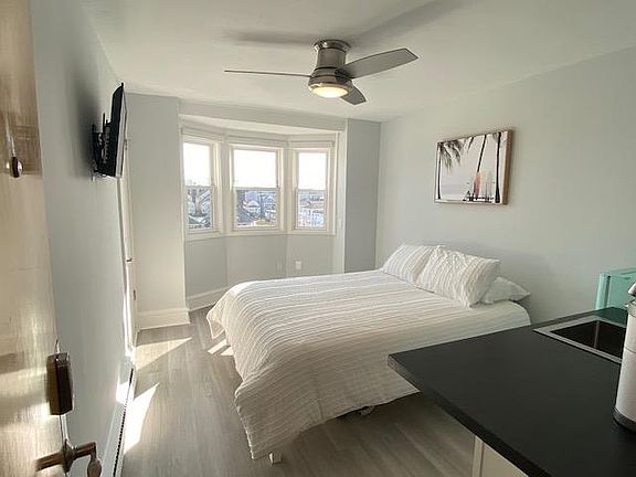 4th image of 807 E 8th St #603