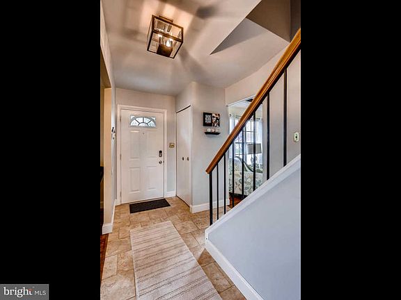 4th image of 1213 Pleasant Valley Dr