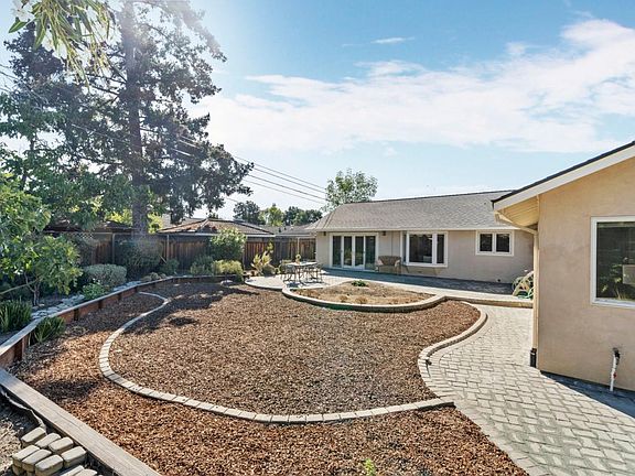 3rd image of 12261 Country Squire Ln