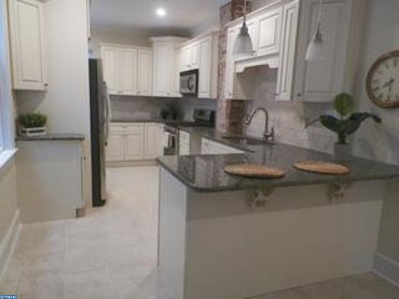 4th image of 239 Washington Ave